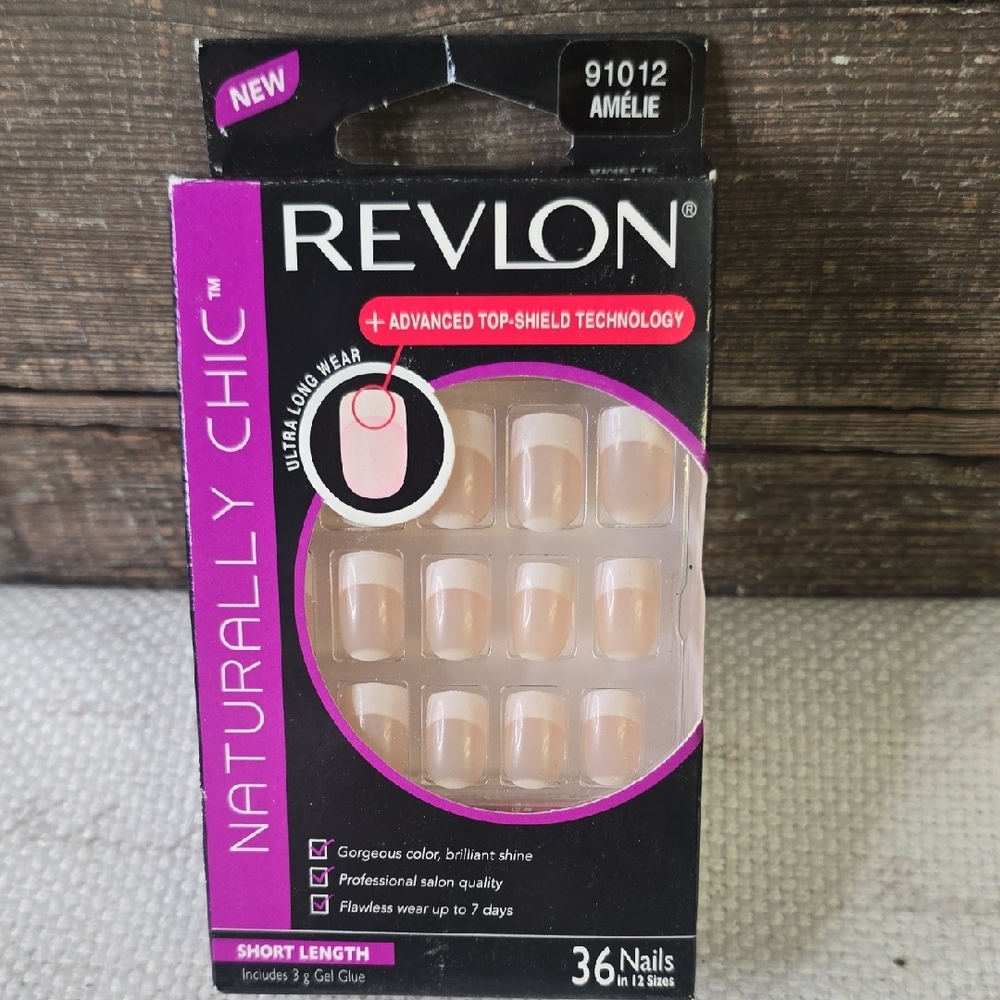 Revlon Naturally Chic Artificial Nails - Cream, NEW